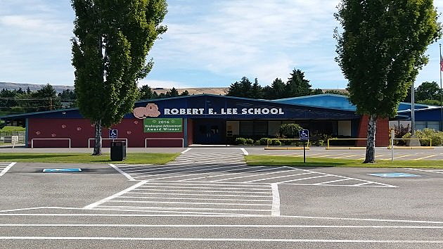 Eastmont Supt. offers compromise to school name controversy