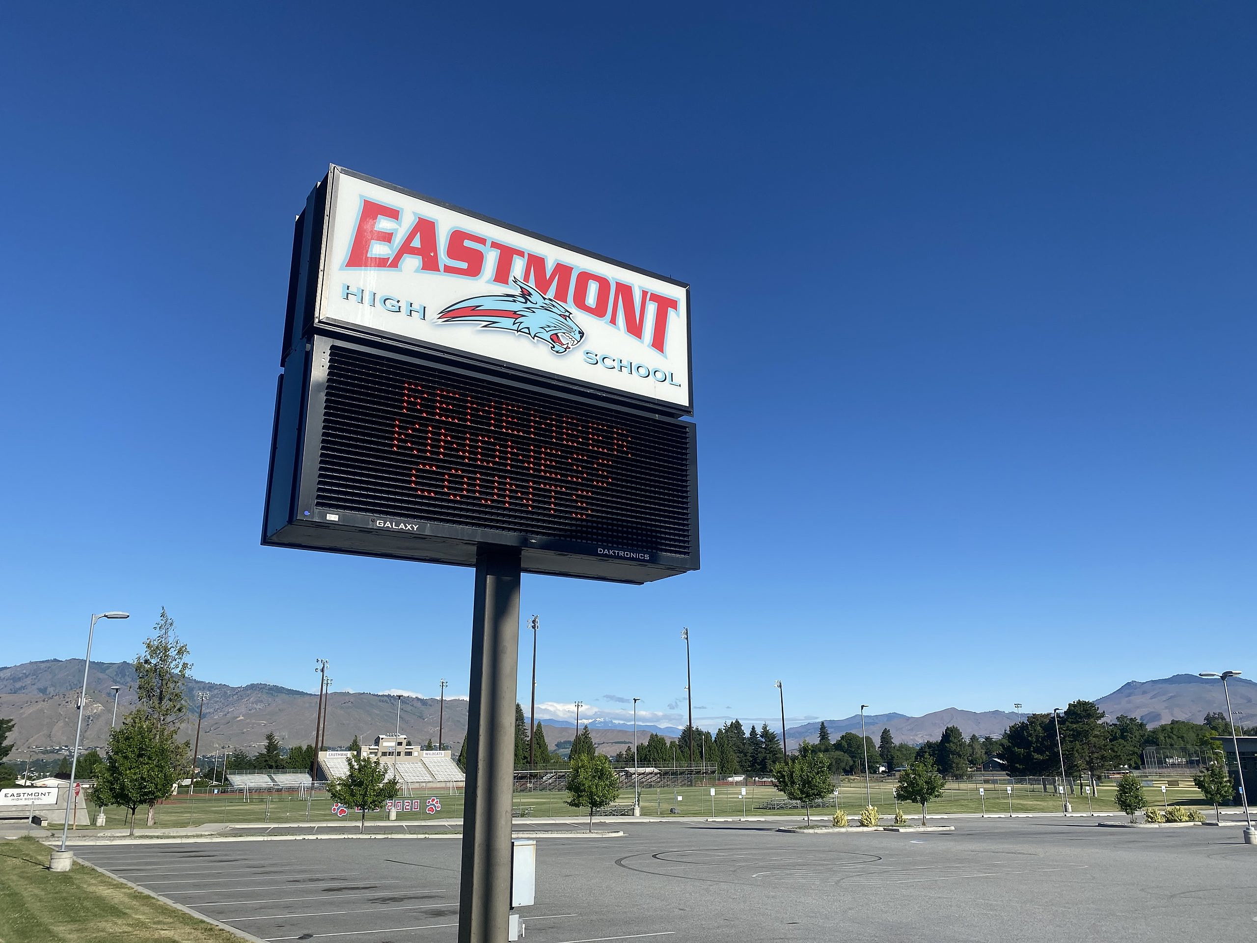 Eastmont School Board Approves District Calendars Through 2023-24 School Year – Newsradio 560 Kpq