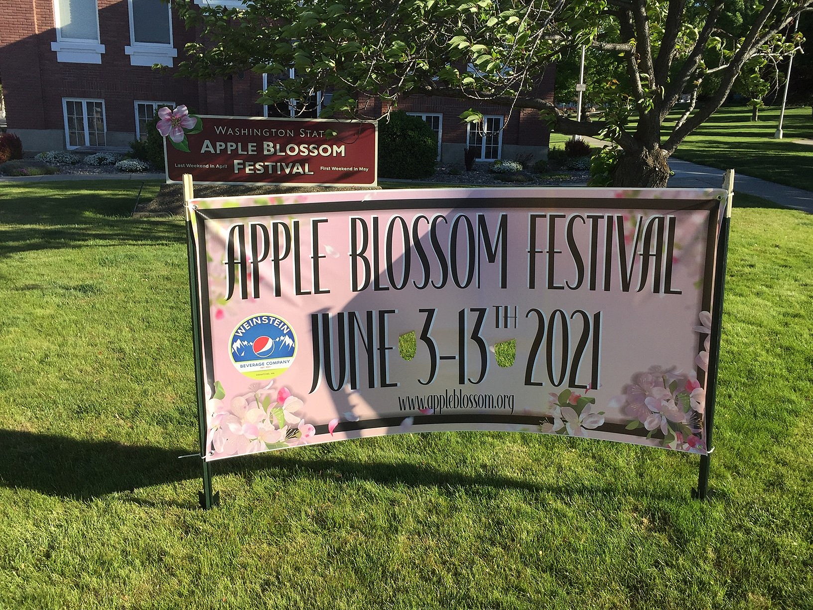Apple Blossom Organizers Hoping Festival As Normal As Possible Newsradio 560 Kpq